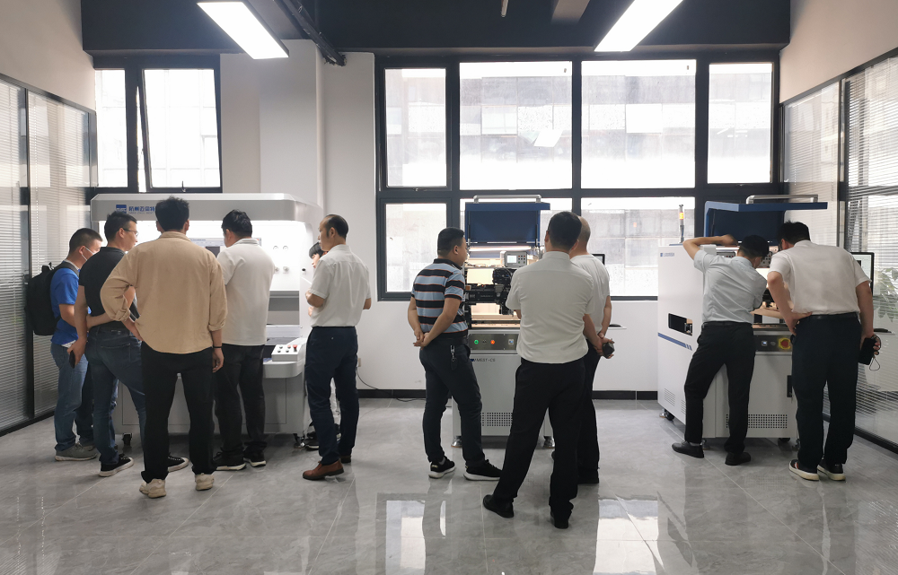 邁伺特深圳分公司開業(yè)當(dāng)天眾多客戶前來考察參觀